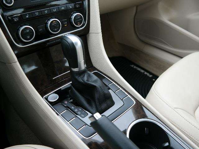 2015 Volkswagen Passat TDI SEL Premium 4dr Sedan 6A